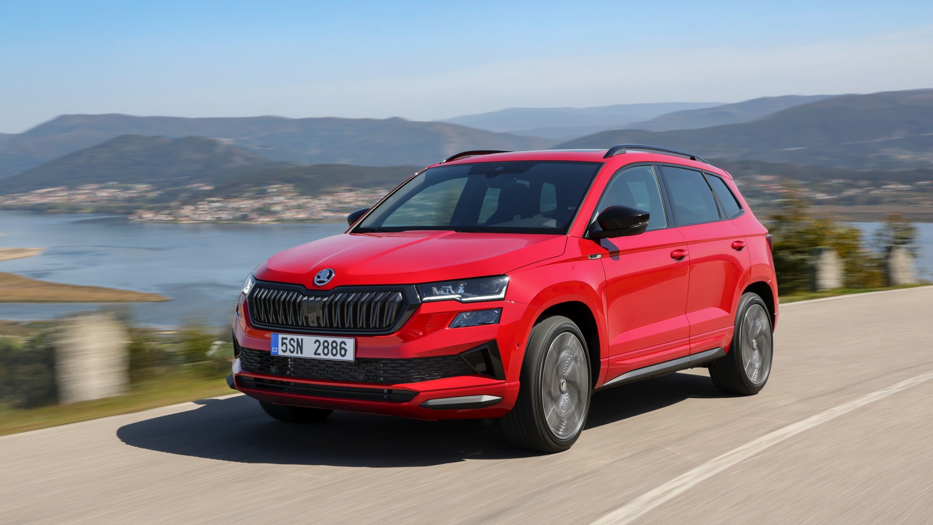 Skoda готовит новый гибридный Karoq несмотря на выход электрического Elroq
