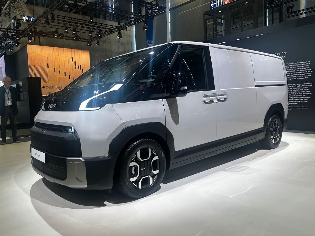 Kia представила PV7 — большой электрический фургон 800 В с запасом хода более 460 км