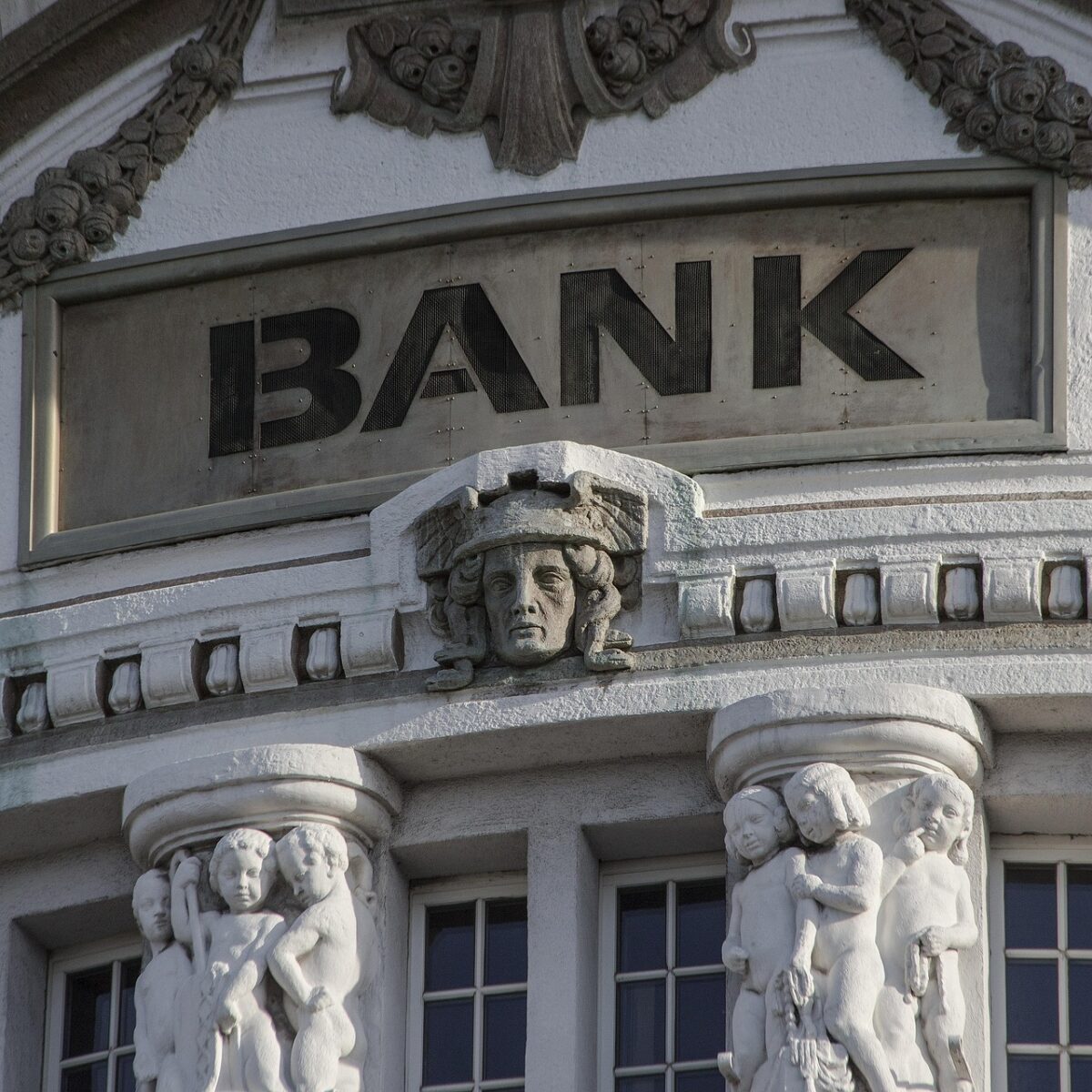 BFF Bank: BPER предлагает 400 млн на депозитарные и платёжные услуги — возобновляется досье Cerberus